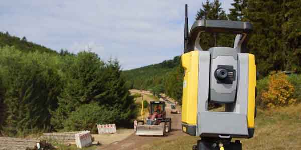 Arbeiten mit modernsten Maschinen und Geräten